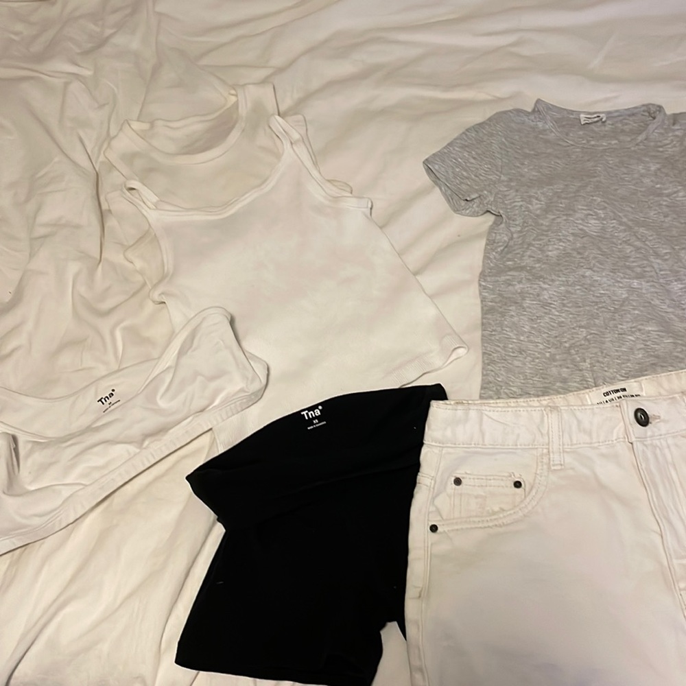 BUNDLE of aritzia,brandy melville, cotton on clothing
